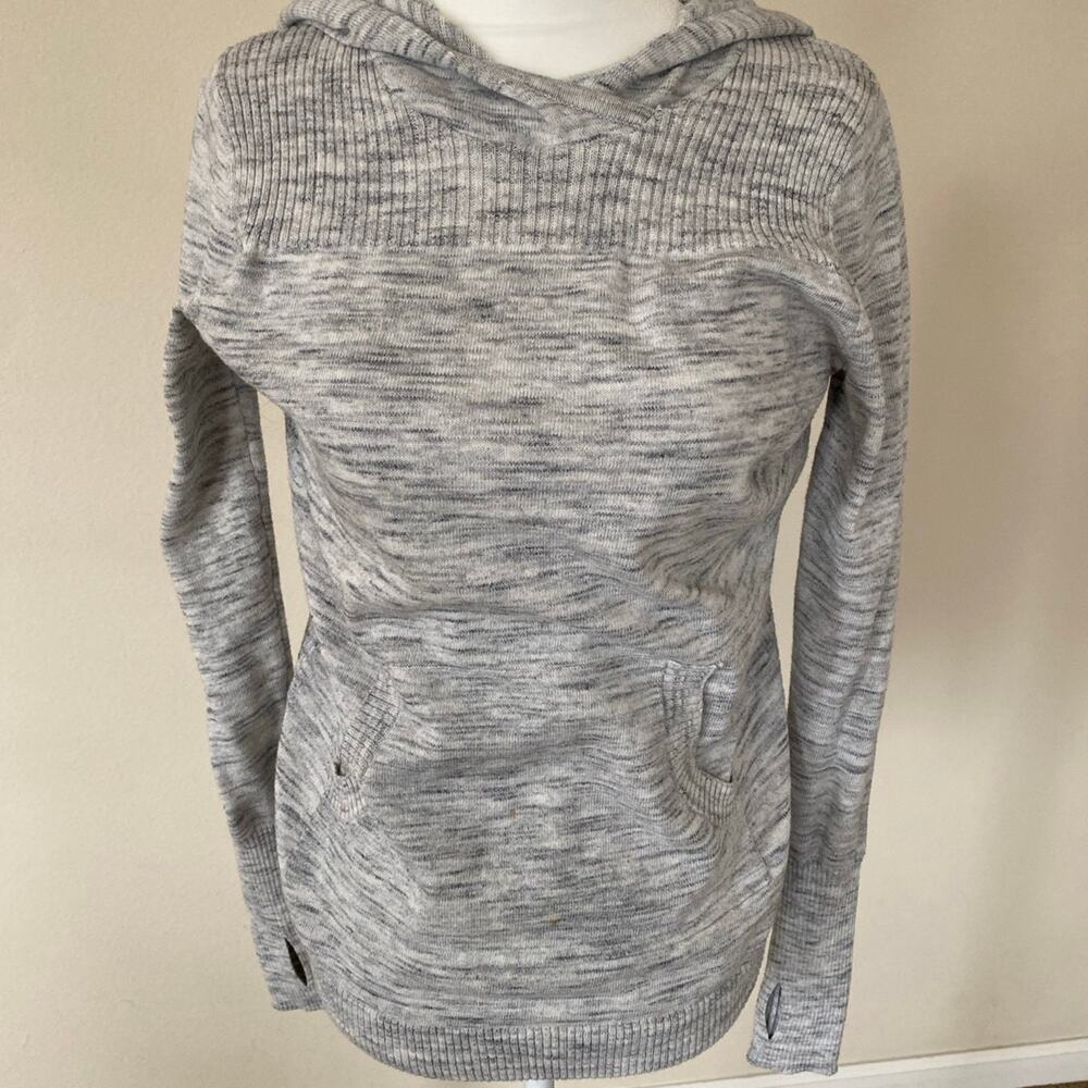 Women’s heather gray sweater hoodie size small